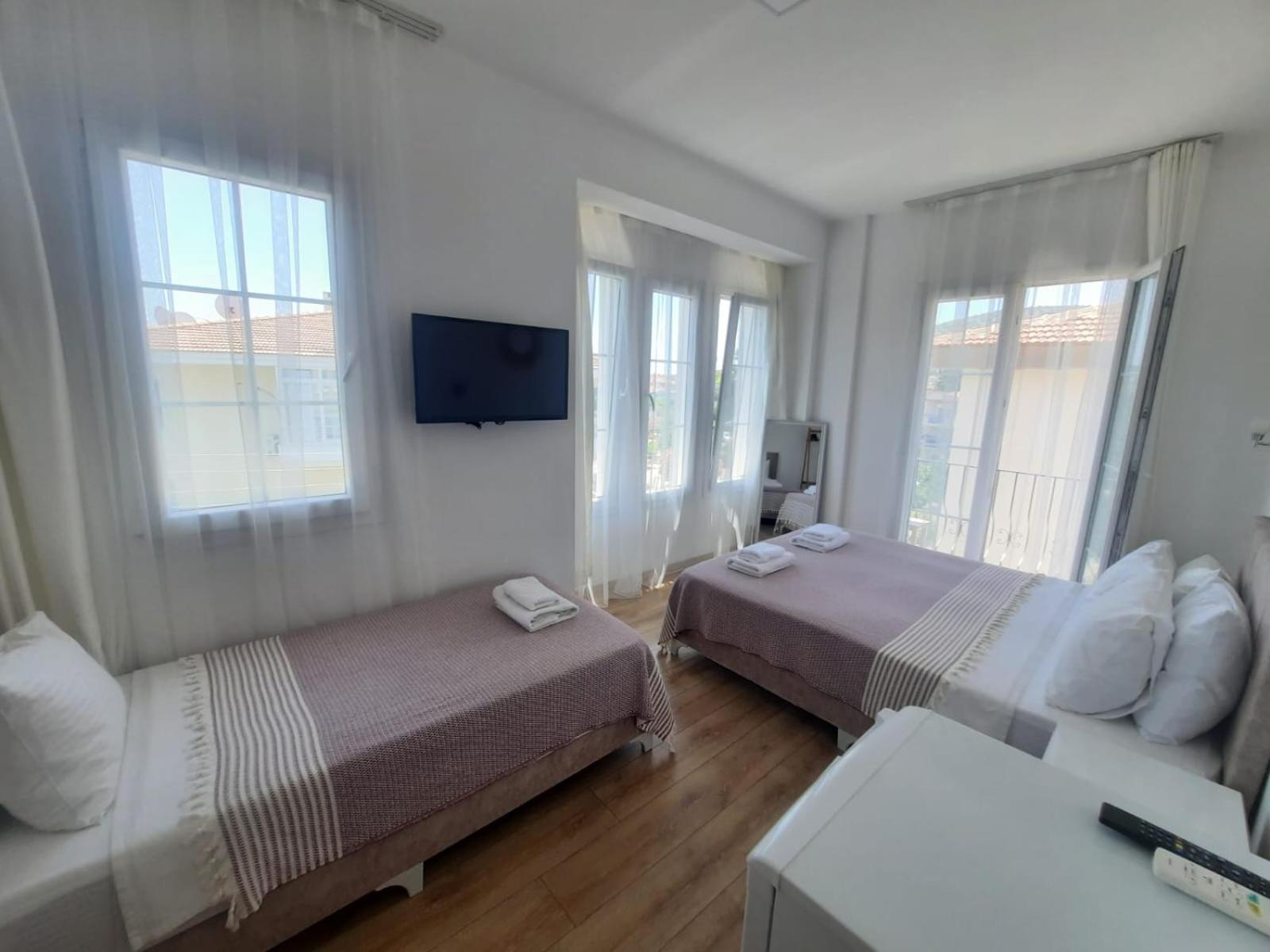 Adil Pansiyon Çeşme Luaran gambar