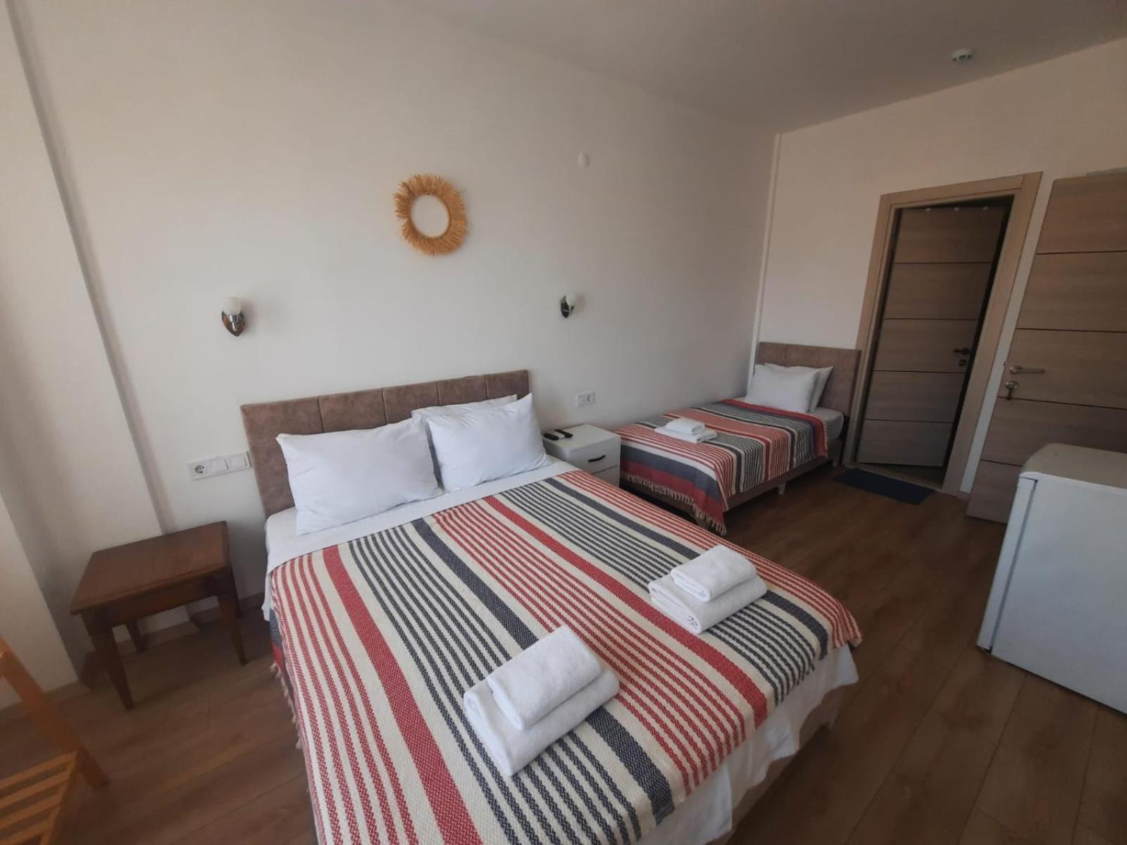 Adil Pansiyon Çeşme Luaran gambar
