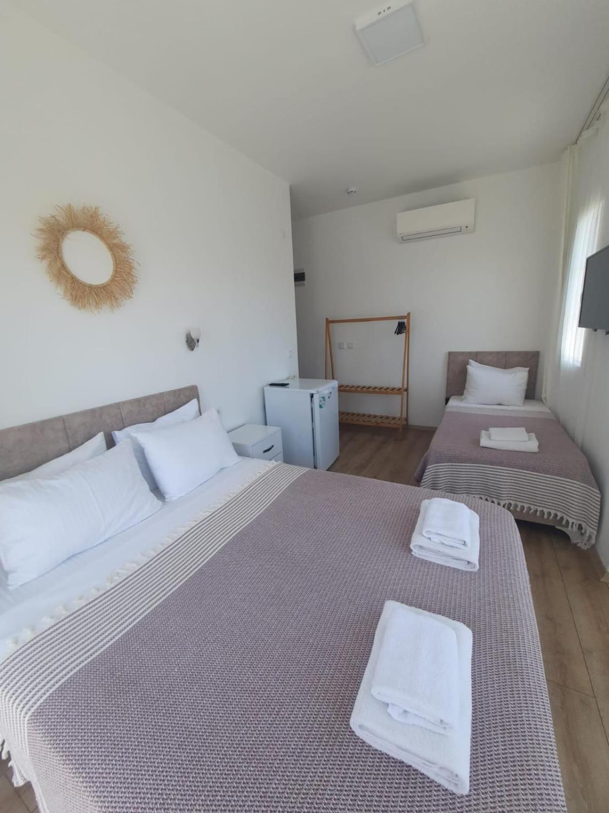 Adil Pansiyon Çeşme Luaran gambar